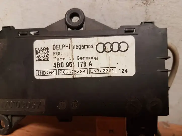 Audi A6 S6 C5 4B (2001 - 2004) 4B0951178A Микрофон (Bluetooth / телефон) — фото 2