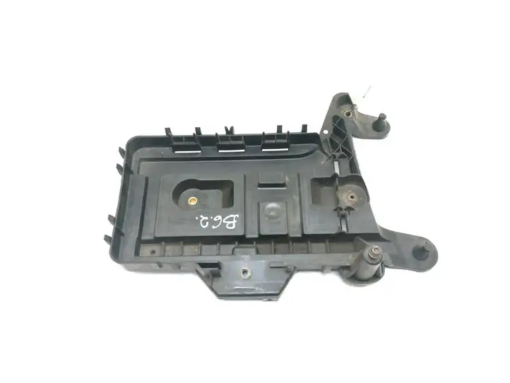 Volkswagen PASSAT B6 (2005 - 2010) 1K0915333C Площадка аккумулятора — фото 2
