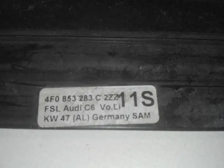 Audi A6 S6 C6 4F (2004 - 2008) 4F0853283C Уплотнитель стекла передней двери — фото 3