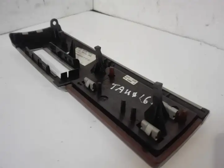 Volkswagen Touareg I (2002 - 2010)  7L6857189J Другая деталь панели