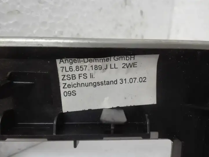 Volkswagen Touareg I (2002 - 2010)  7L6857189J Другая деталь панели