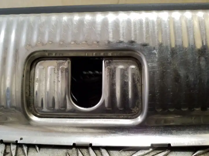 Audi Q5 SQ5 (2008 - 2012) 8R0864513C Отделка порога багажника — фото 4