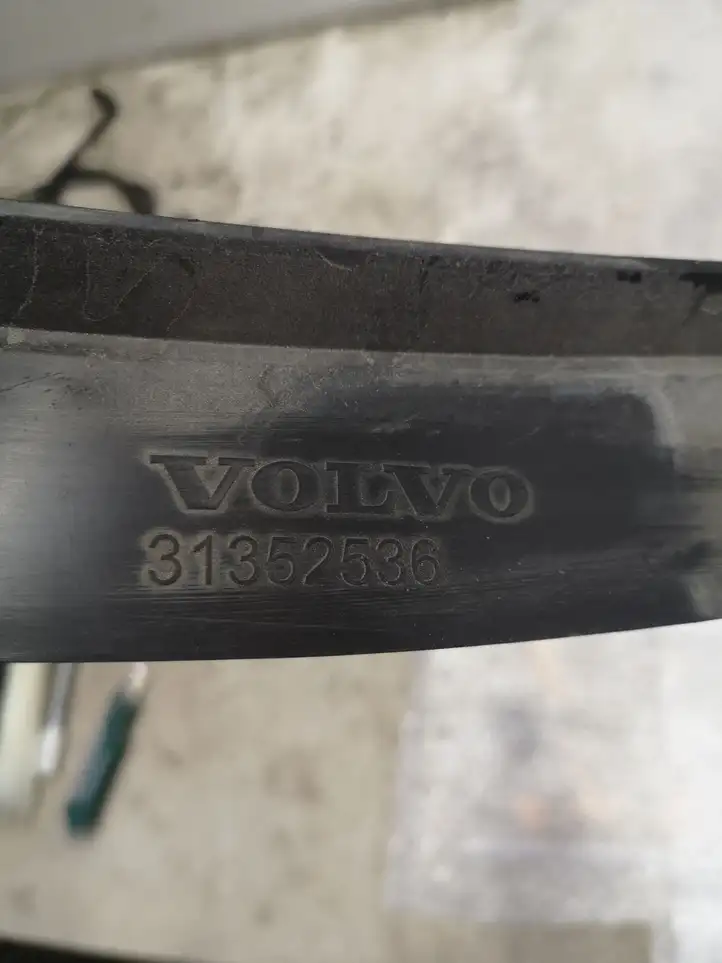Volvo S60 (2013 - 2018) 31352536 Накладка стоек лобового стекла — фото 4