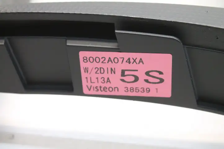 Mitsubishi Outlander (2007 - 2012) 8002A074XA Декоративная планка — фото 7
