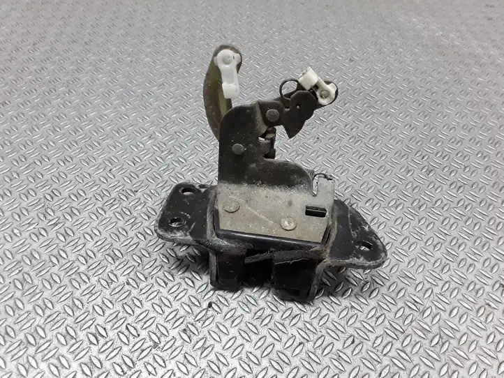 Hyundai Santa Fe (2000 - 2005)   Замок багажника