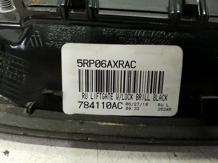 Chrysler Pacifica (2016 - ) 5RP06AXRAC Ручка багажной двери — фото 7