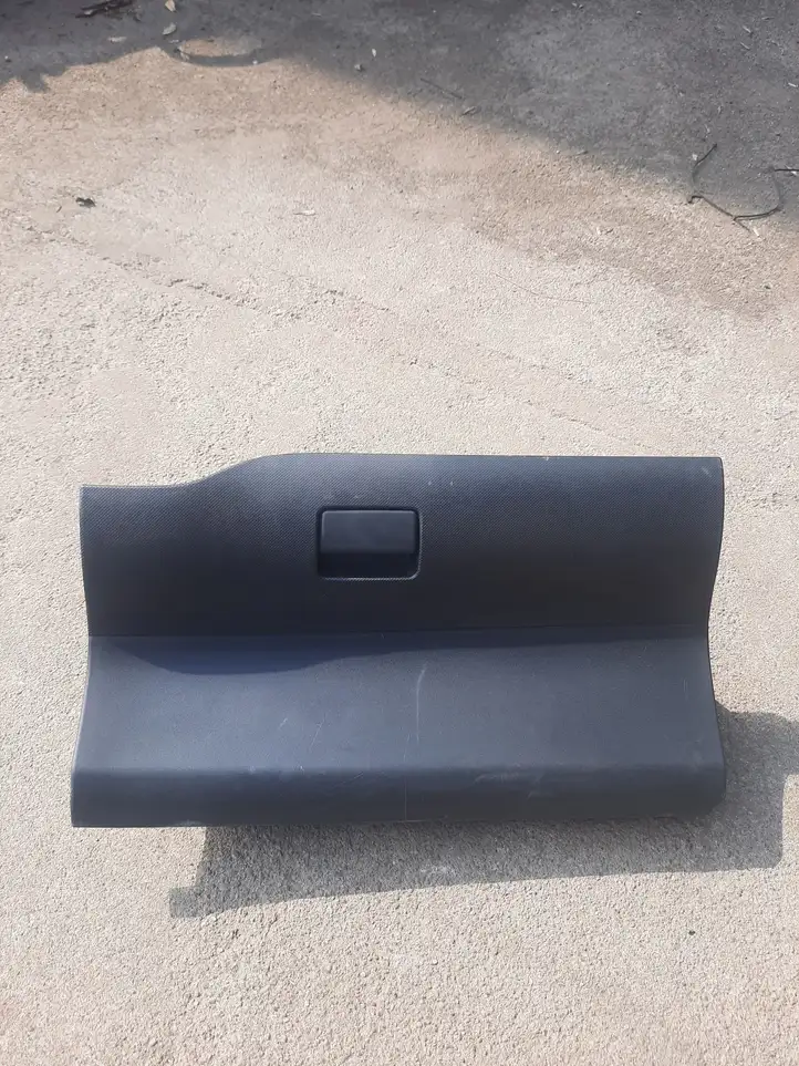 Toyota Auris 150 (2006 - 2012) 5555202130 Вещевой ящик — фото 1