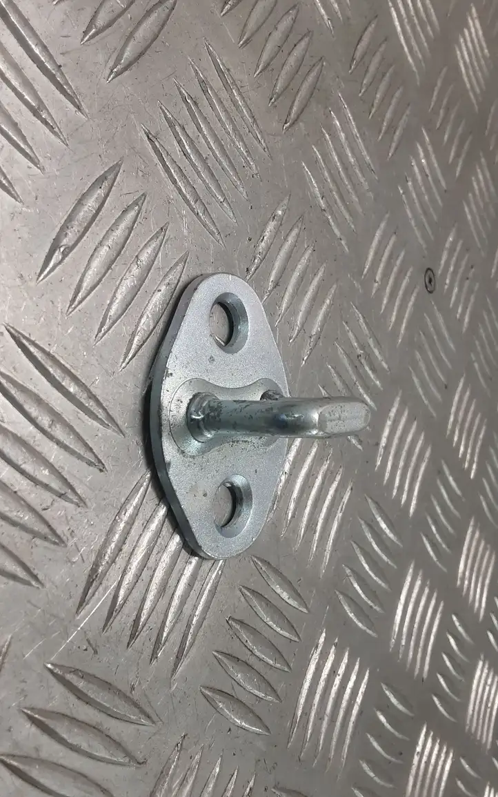 Kia Sportage (2018 - 2021)   Петля замка багажной двери