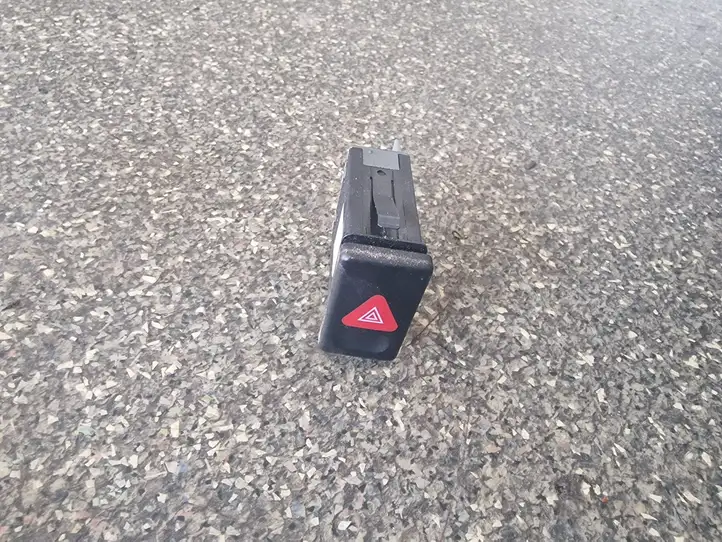 Ford Galaxy (2000 - 2006)   Включатель аварийных фонарей