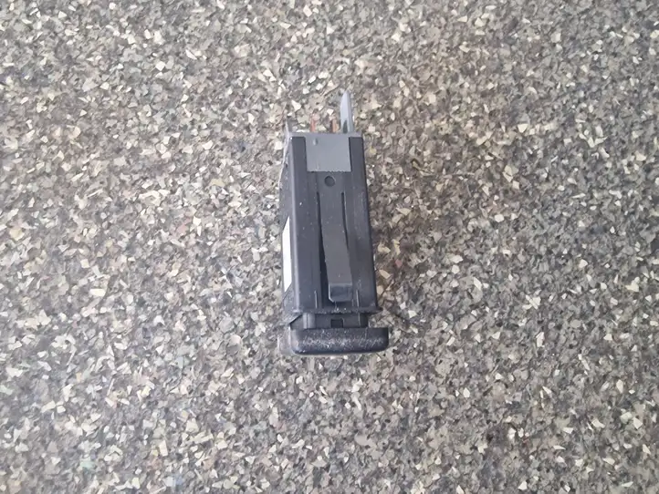 Ford Galaxy (2000 - 2006)   Включатель аварийных фонарей