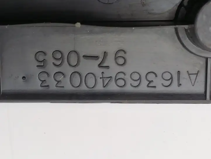 Mercedes-Benz ML W163 (1997 - 2005) A1636940033 Отделка порога багажника — фото 10