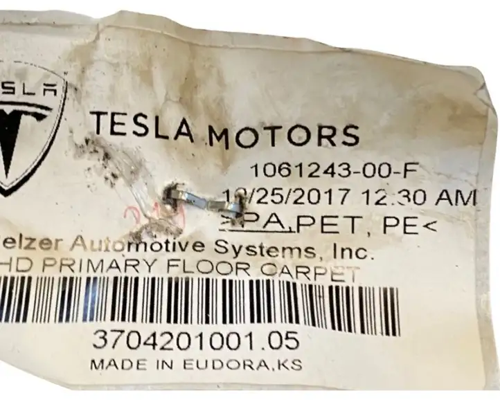 Tesla Model X (2015 - 2021) 106124300F Передний коврик салона — фото 5