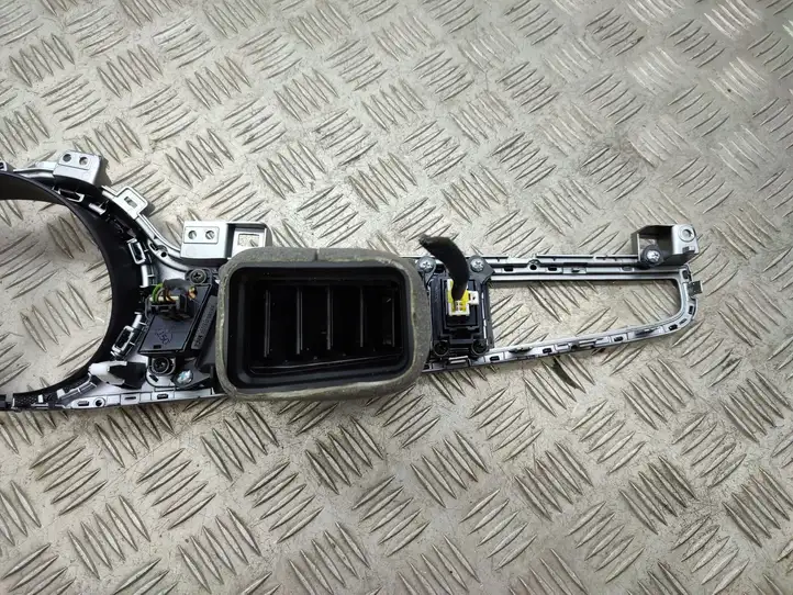 Kia Ceed (2015 - 2018) Центральный воздушный дефлектор — фото 7