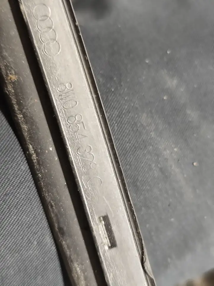 Audi A4 S4 B9 (2015 - 2019) 8W0854328C Накладка стоек лобового стекла — фото 3