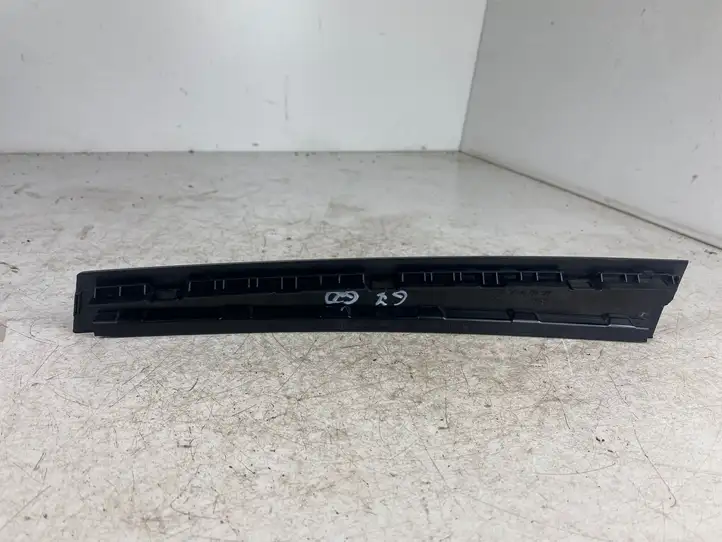 Volkswagen Golf VII (2013 - 2019) 5G9839910 Накладка стекла задней двери — фото 2