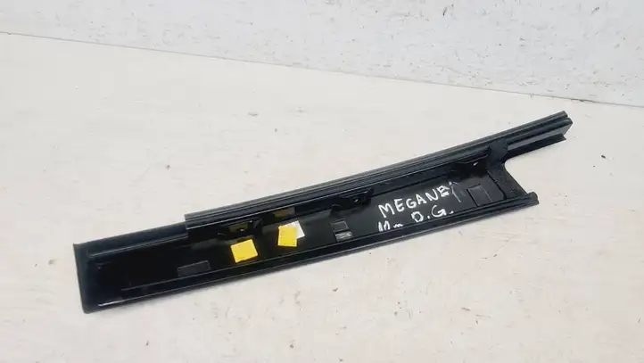Renault Megane III (2009 - 2016) 822830014R Накладка стекла задней двери — фото 3