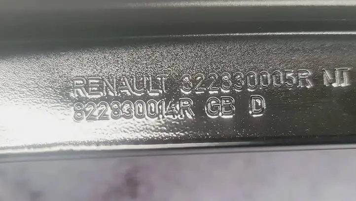 Renault Megane III (2009 - 2016) 822830014R Накладка стекла задней двери — фото 4