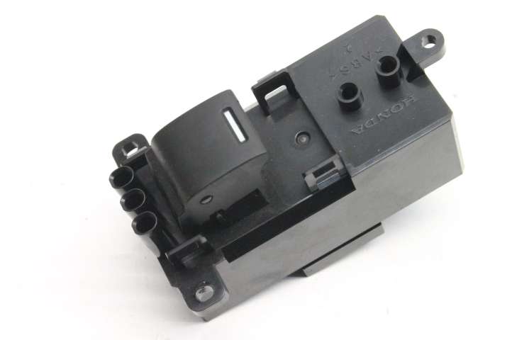 Honda Jazz (2015 - 2020)  35770T2AA01 Кнопка крюка в багажнике