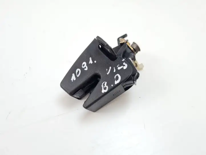 Volkswagen Caddy (2004 - 2010)   Замок багажника