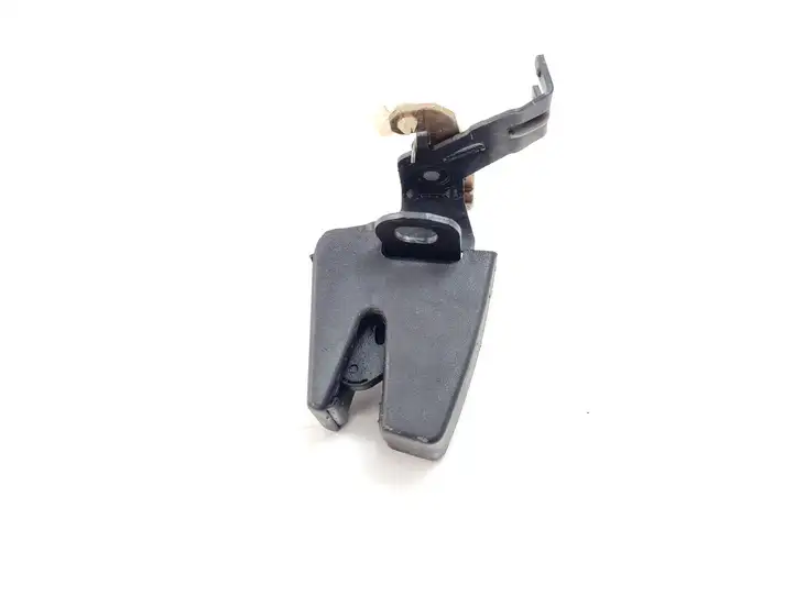 Volkswagen Caddy (2004 - 2010)   Замок багажника