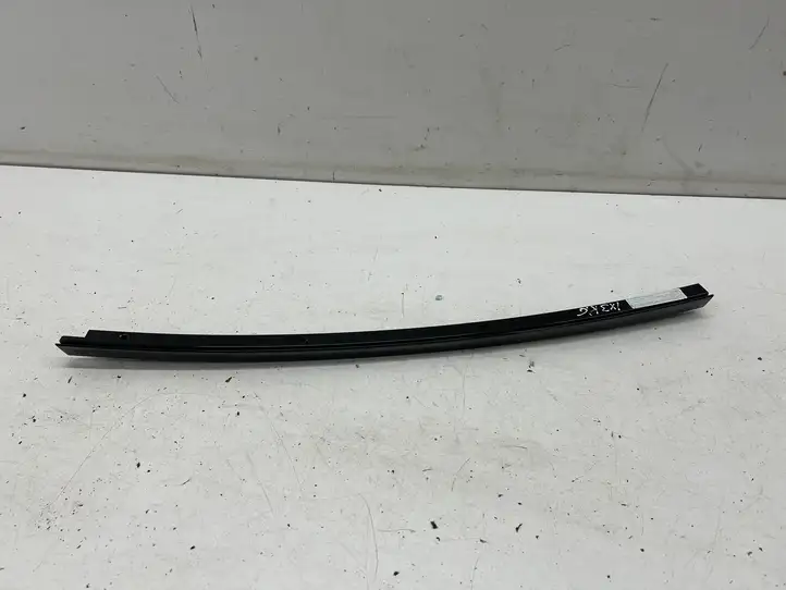 BMW iX3 G08 (2020 - ) 7410047 Накладка стекла задней двери — фото 1