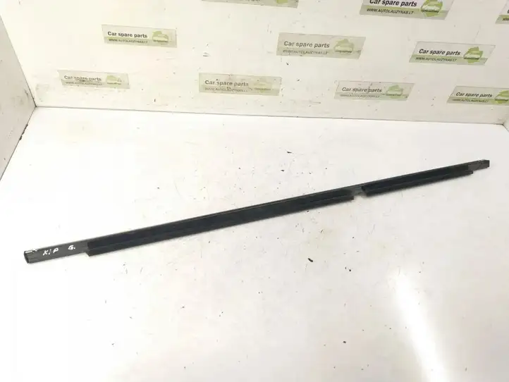 Mercedes-Benz C W204 (2007 - 2014) 2047351765 Накладка стекла задней двери — фото 3