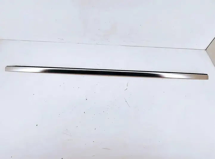 Mercedes-Benz A W176 (2012 - 2018) 1767350182 Накладка стекла задней двери — фото 1