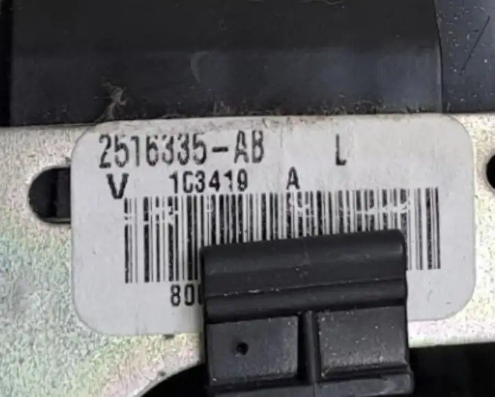 Tesla Model X (2015 - 2021) 113673205E Передний ремень безопасности — фото 8