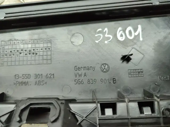 Volkswagen Golf VII (2013 - 2019) 5G6839902B Накладка стекла задней двери — фото 2