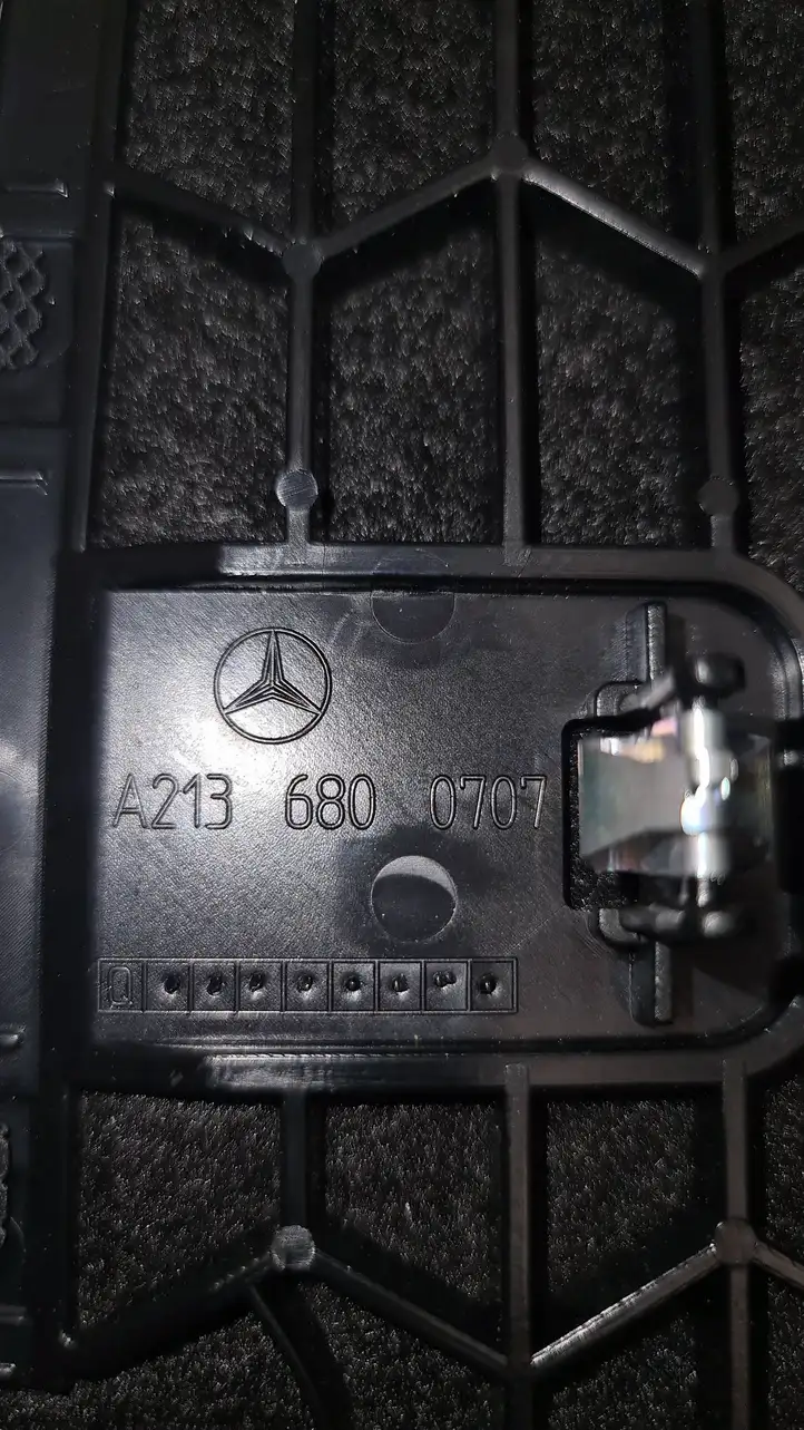 Mercedes-Benz E W238 (2017 - ) A2136800707 Накладка центрального динамика — фото 1