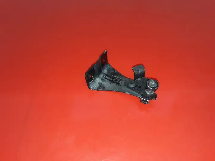 Chrysler Voyager (2010 - 2016)  05020899AD Верхняя направляющая ролика / верхняя петля