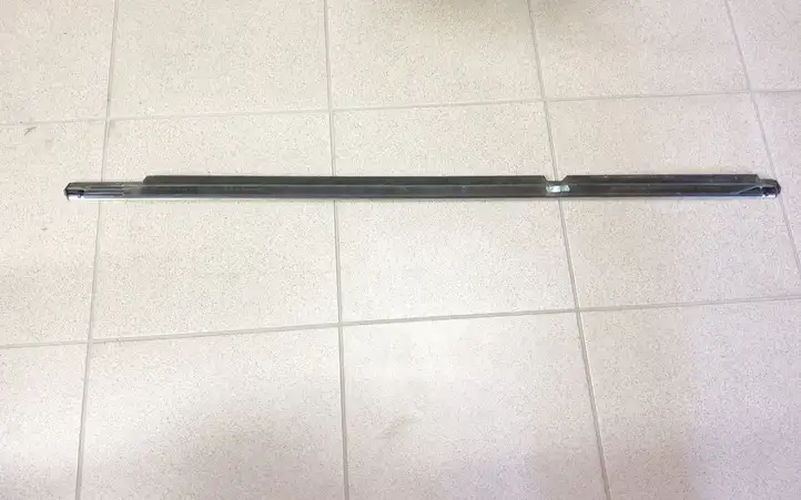 Volkswagen Tiguan (2011 - 2016) 5N0839475F Накладка стекла задней двери — фото 3