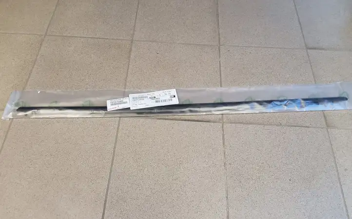 Toyota Corolla E210 E21 (2018 - ) 7573002490 Накладка стекла задней двери — фото 1