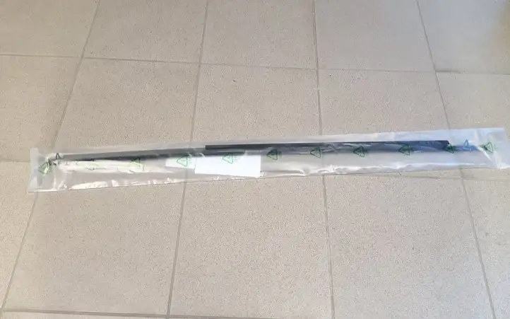 Toyota Corolla E210 E21 (2018 - ) 7573002490 Накладка стекла задней двери — фото 2