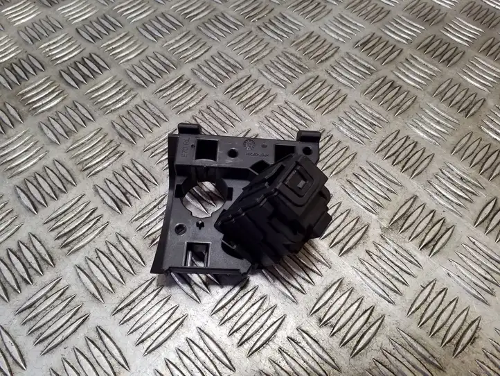 BMW X5 E70 (2006 - 2013)  6967675 Считывающее устройство карточки зажигания