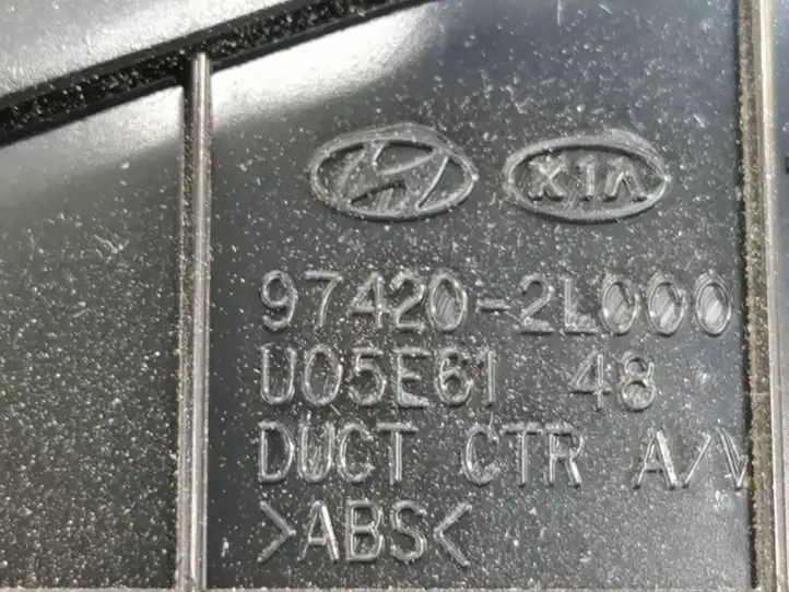 Hyundai i30 (2007 - 2012) 974102L000 Центральный воздушный дефлектор — фото 9