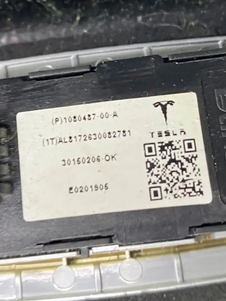 Tesla Model X (2015 - 2021) 103595106H Верхняя обшивка стойки B — фото 5
