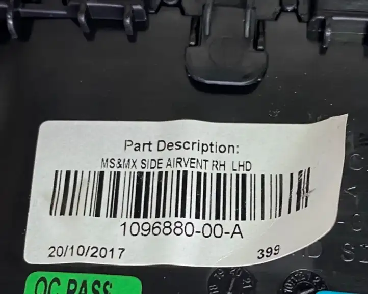 Tesla Model X (2015 - 2021) 104277411C Декоративная планка — фото 8