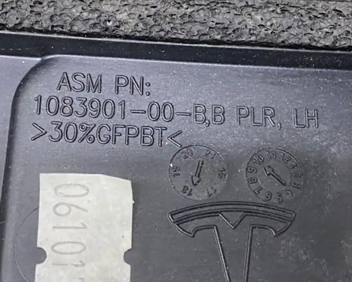 Tesla Model X (2015 - 2021) 108390100B Накладка стекла передней двери — фото 8