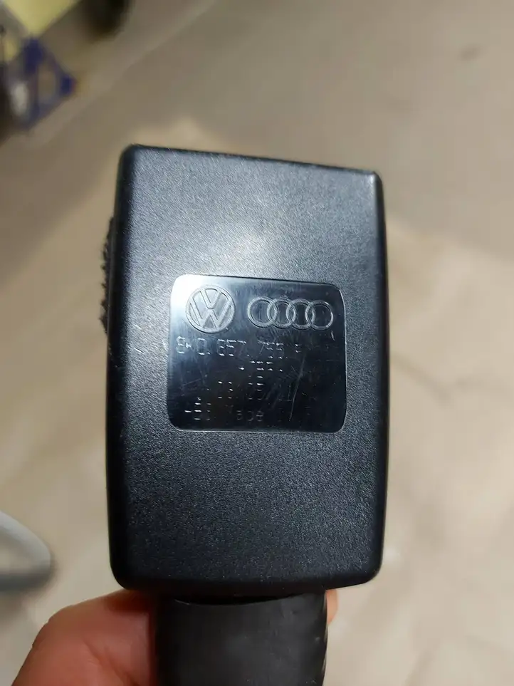 Audi A4 S4 B8 8K (2011 - 2015) 8K0857755F Замок переднего ремня — фото 3