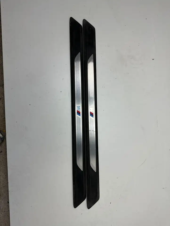 BMW 1 F20 F21 (2011 - 2019) 51478058891 Внутренняя отделка переднего порога — фото 1