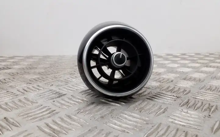 Audi A1 (2010 - 2014) 8X2820902 Боковой воздушный дефлектор — фото 1