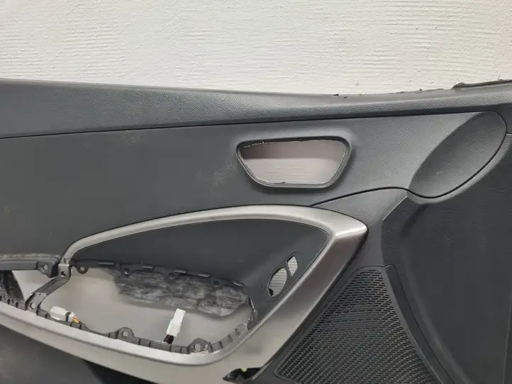 Hyundai Santa Fe (2012 - 2015) 823112W000 Обшивка передней двери — фото 4