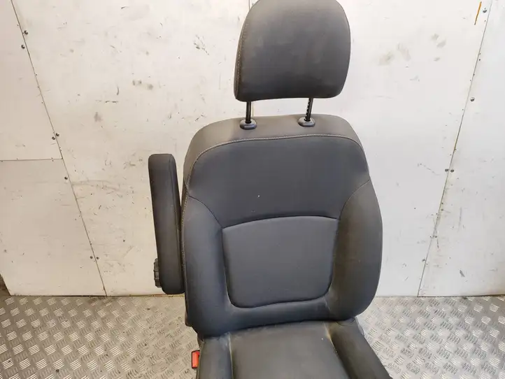 Renault Trafic III (X82) (2014 - ) Переднее сиденье водителя — фото 3