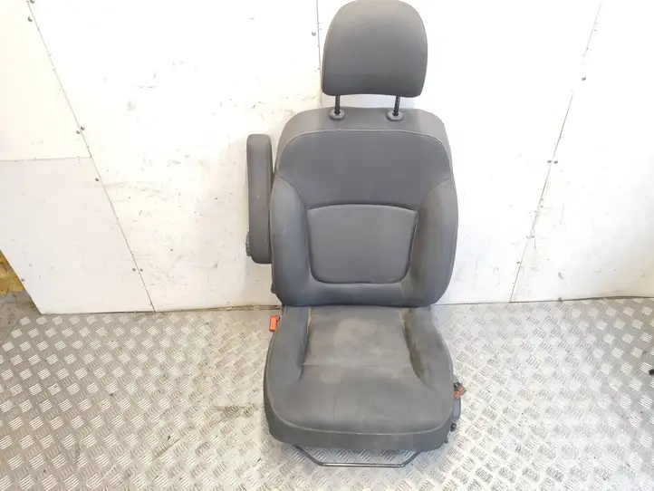 Renault Trafic III (X82) (2014 - ) Переднее сиденье водителя — фото 1