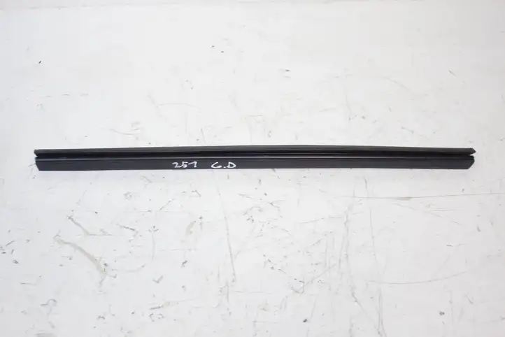Mercedes-Benz R W251 (2005 - 2013) A2517350365 Накладка стекла задней двери — фото 4