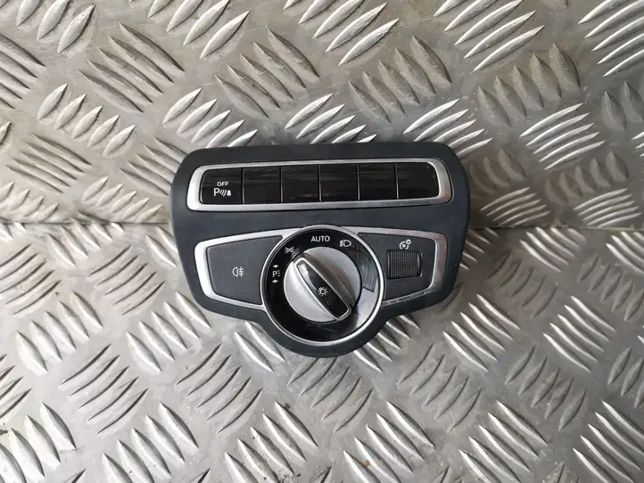 Mercedes-Benz C W205 (2014 - 2021) A2059057007 Включатель фонарей — фото 1