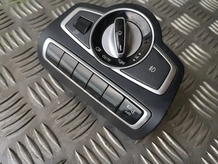 Mercedes-Benz C W205 (2014 - 2021) A2059057007 Включатель фонарей — фото 3