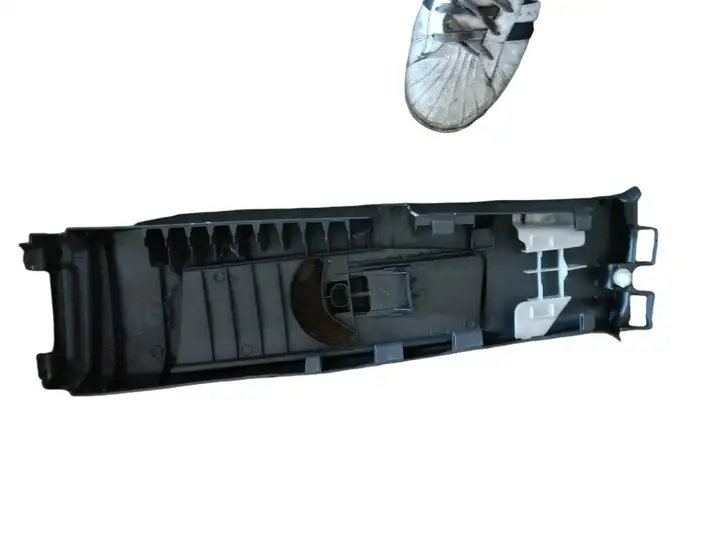 Toyota Land Cruiser (J120) (2002 - 2009) 6241060040 Верхняя обшивка стойки B — фото 2