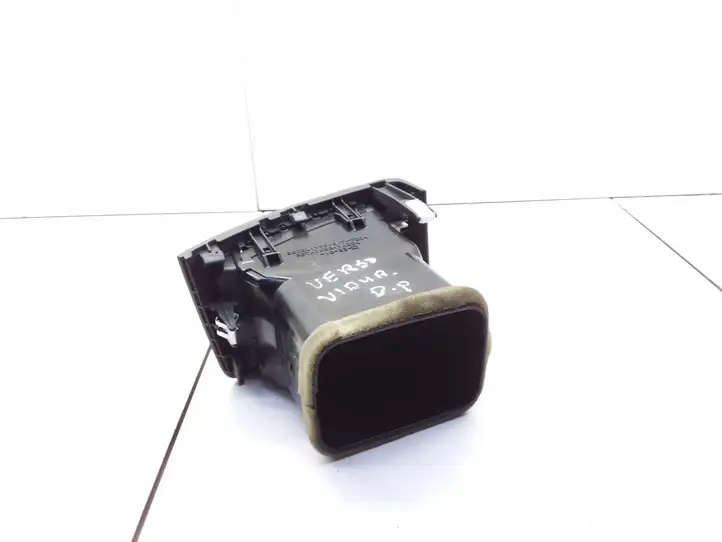 Toyota Corolla Verso E121 (2001 - 2004) 15564244 Боковой воздушный дефлектор — фото 4